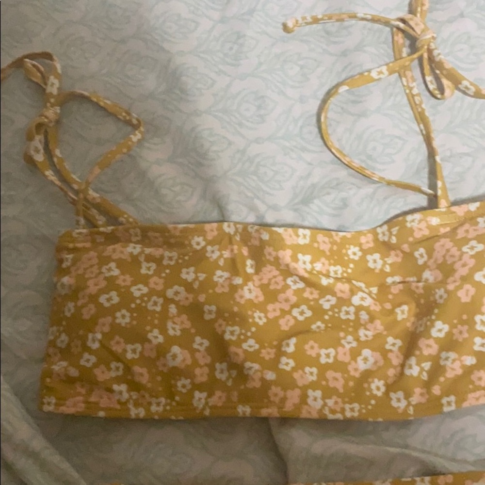 Bikini - Picture 2 of 4